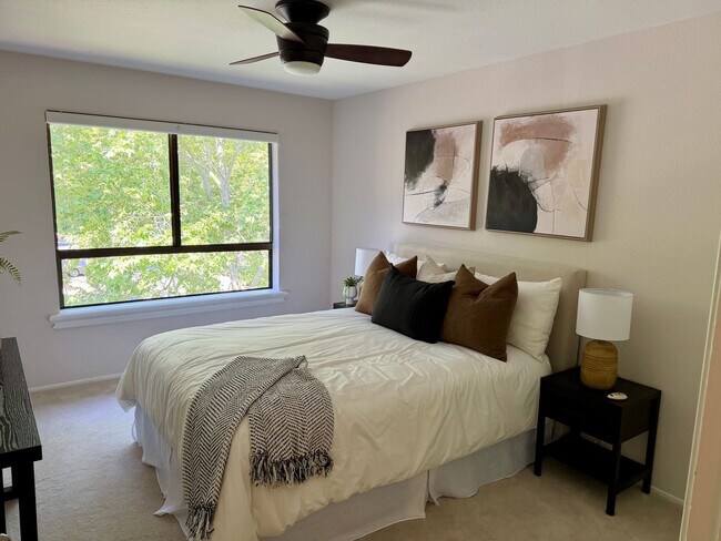 Building Photo - Luxury Condo in Heart of Downtown Los Gatos