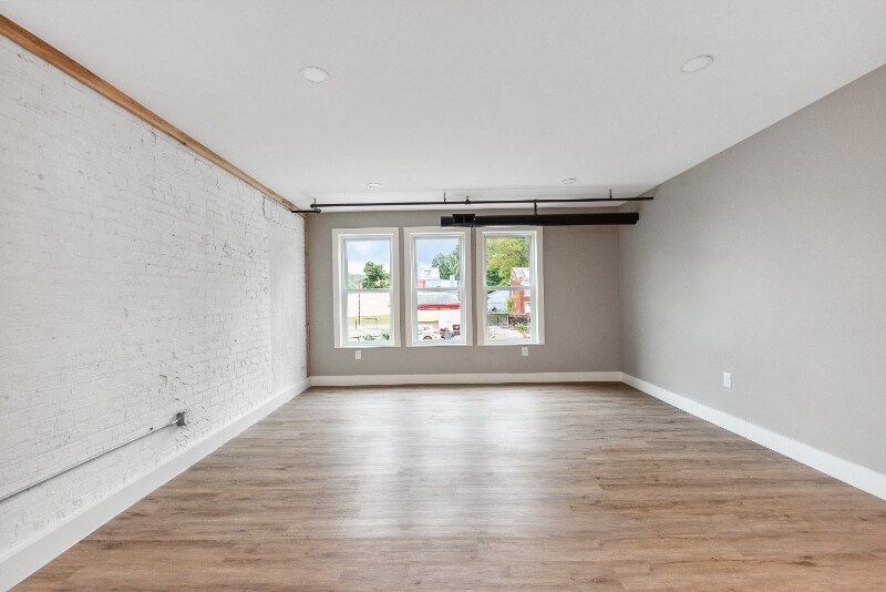 Building Photo - 6011 Madison Rd