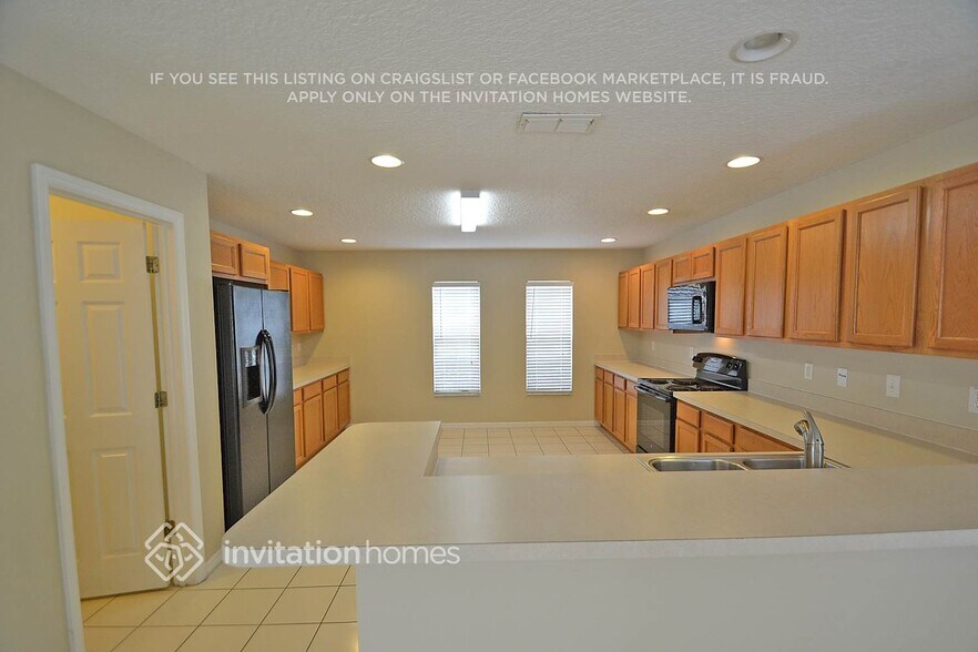 Building Photo - 13630 Podocarpus Ln