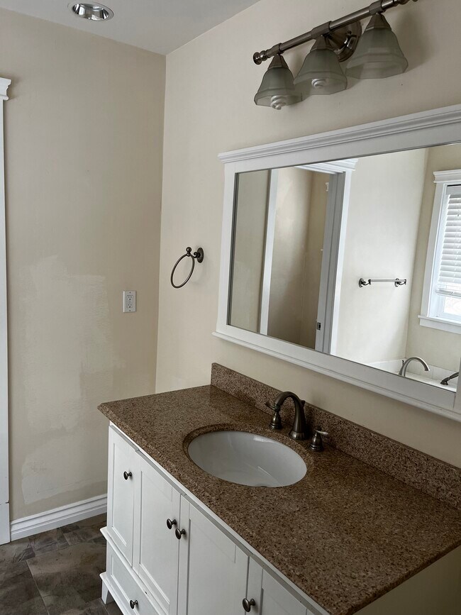 Building Photo - 1790 Nautilus St