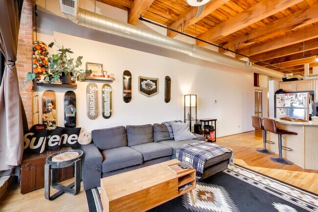 Building Photo - 1250 W Van Buren St