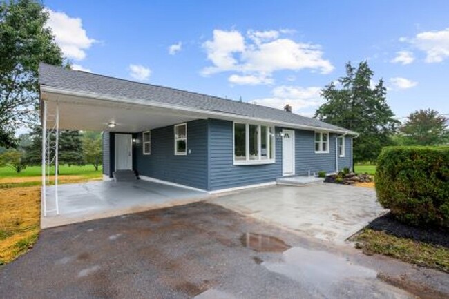 Building Photo - Fully Renovated Three Bedroom Home In Fred...