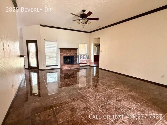 Building Photo - 2825 Beverly Dr