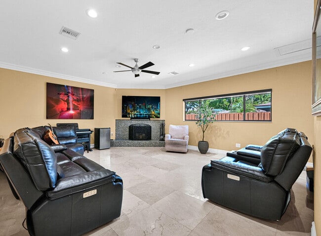 Building Photo - 836 Orchid Dr