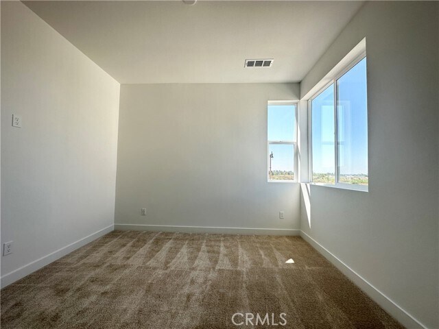 Building Photo - 322 Tank