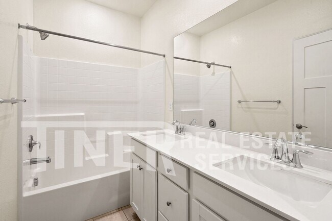 Building Photo - 3719 Edington Dr