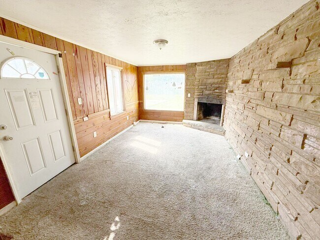 Primary Photo - 3 BED 2 BATH BEAUTIFUL SINGLE FAMILY HOME