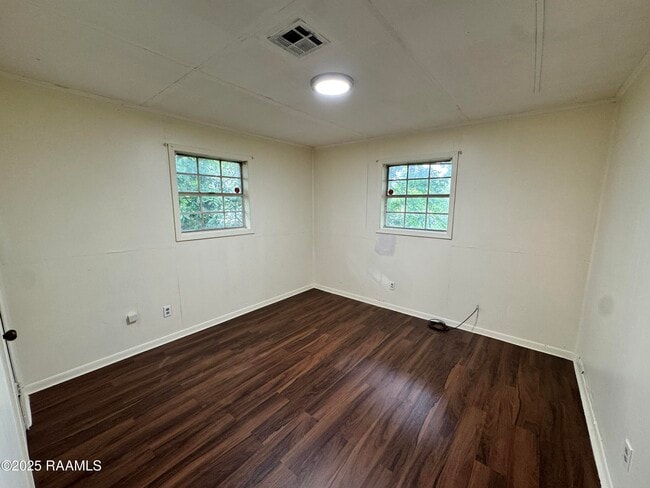 Building Photo - 105 Chag St