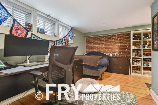 Building Photo - Classic Bungalow in Amazing Location with ...