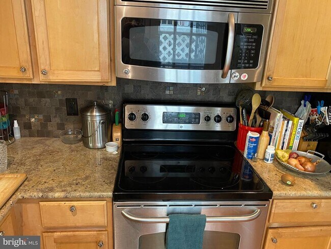 Building Photo - 2128 10th St NW