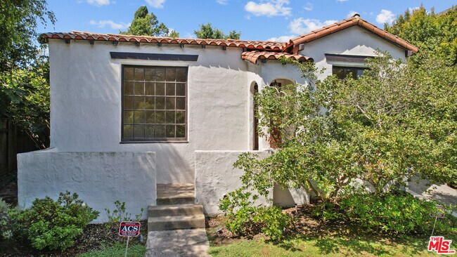 Building Photo - 2569 Patricia Ave