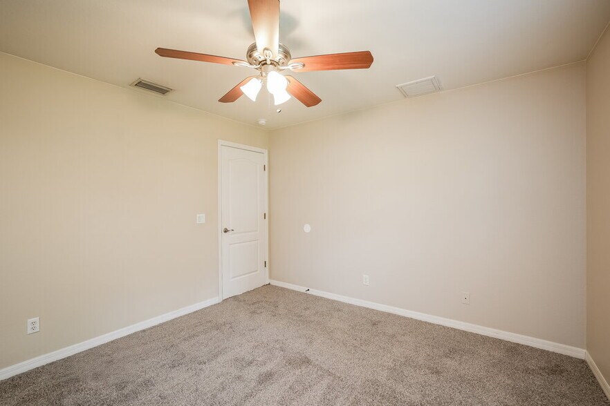 Building Photo - 3896 Ragen St