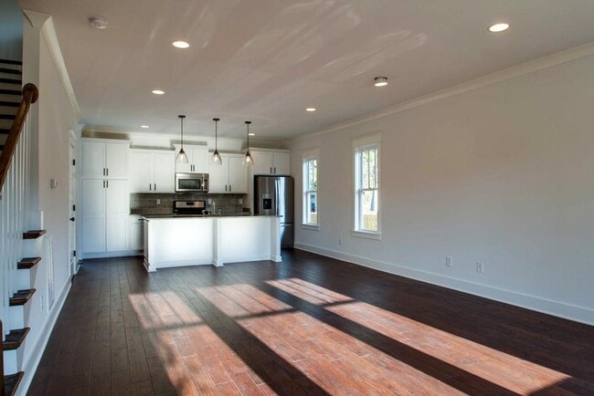 Building Photo - 2 Bedroom, 2.5 Bath Home in East Nashville