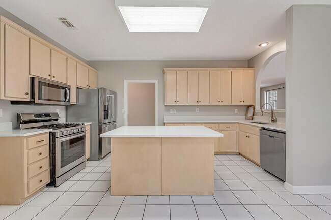 Building Photo - 114 Dana Pointe