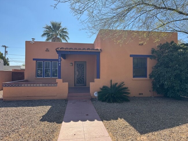 Building Photo - COMING SOON! Charming Mid-Town 3 Bedroom 2 Bath Main House!