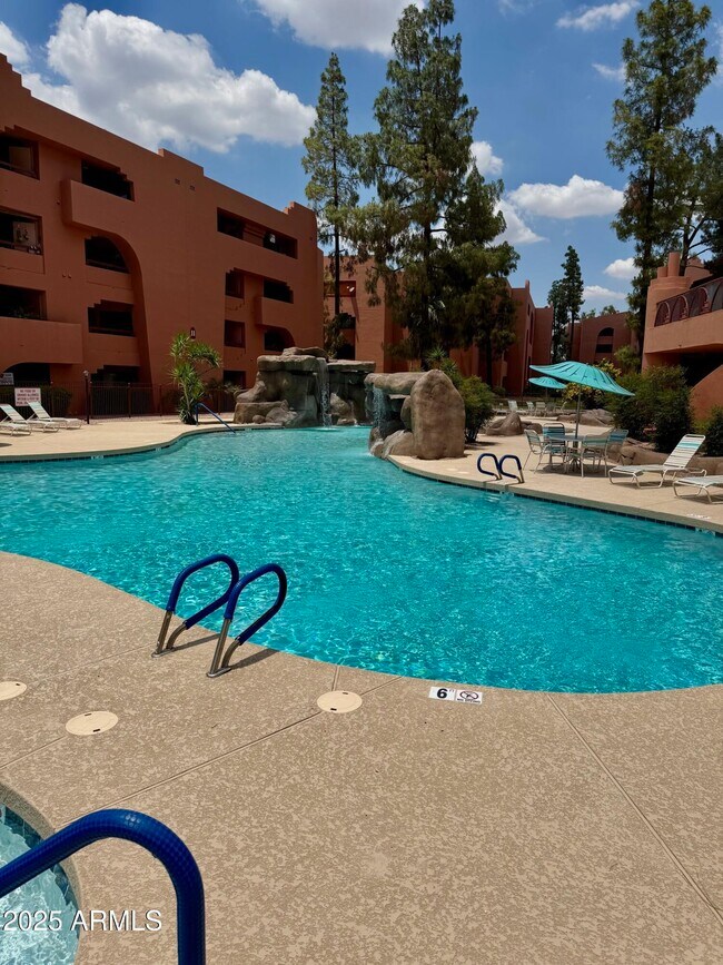 Building Photo - 4303 E Cactus Rd