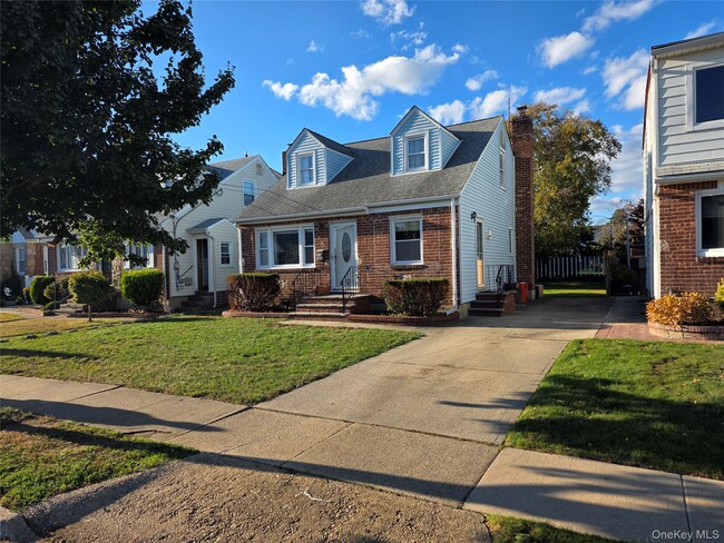 Primary Photo - 220 Raff Ave