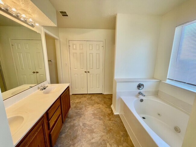 Building Photo - Nice Single Story Home in Crowley