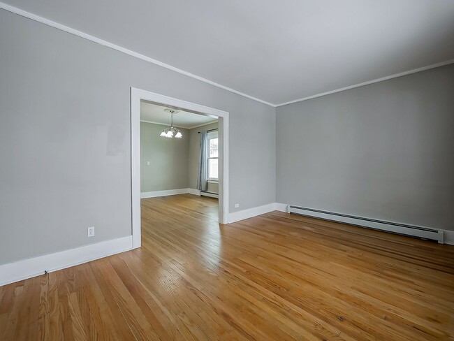 Building Photo - Fully Remodeled 2-Bed Home in Dearborn!