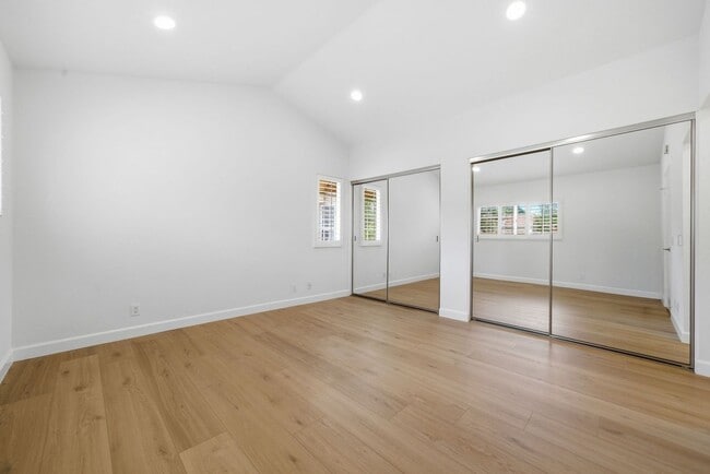 Building Photo - Remodeled Upstairs End Unit In Coral Gardens