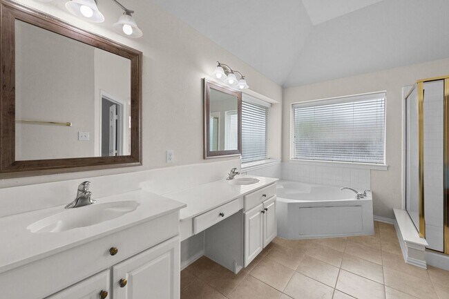 Building Photo - 3205 Hamlett Ln