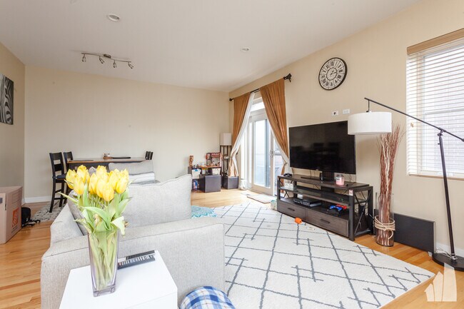 Building Photo - 648 W 16th St