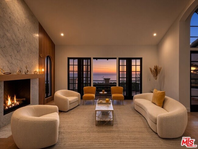 Building Photo - 3909 Villa Costera