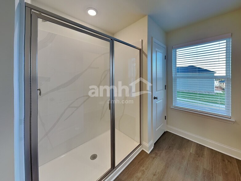 Building Photo - 870 Jubilation St