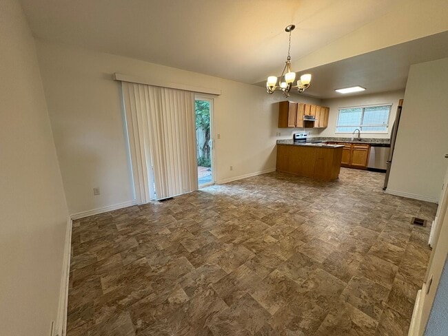 Building Photo - Amazing 1 Level Home in popular Southwest Location!