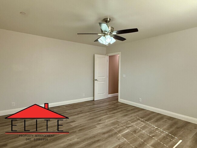 Building Photo - AVAILABLE NOW!!