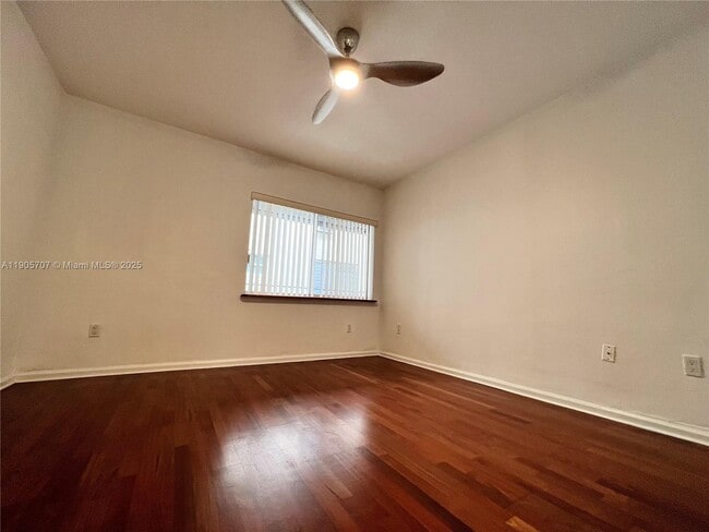 Building Photo - 2033 Calais Dr