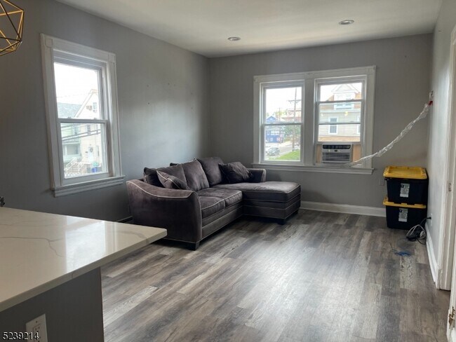Building Photo - 125 Marsellus Pl