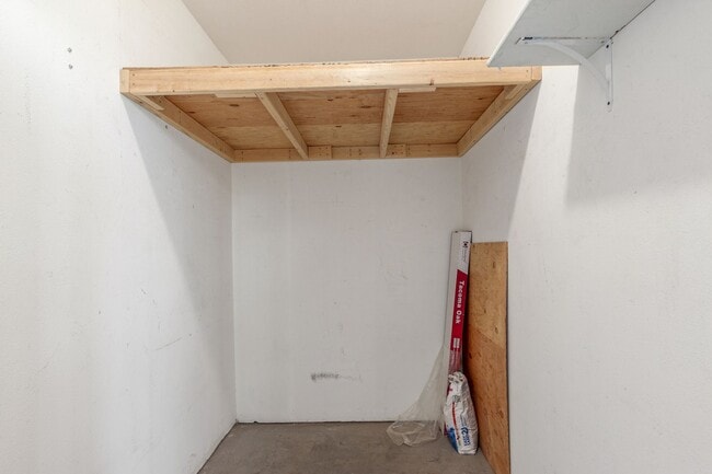 Building Photo - 1295 N Ash St