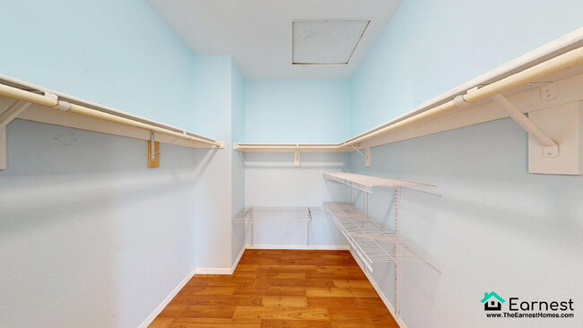 Building Photo - Bright & Stylish 4BR Townhouse with Privat...