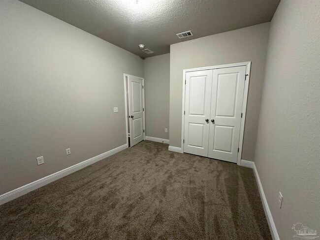 Building Photo - 5365 Parkside Dr