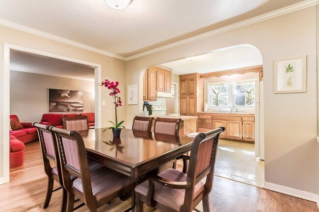 Building Photo - Beautiful 3 Bed Ranch Home with Finished B...