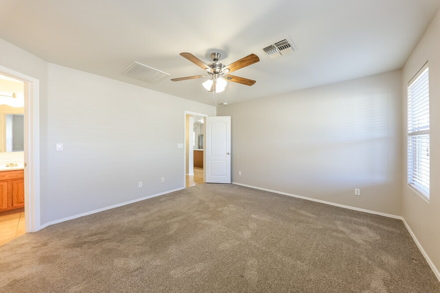 Building Photo - 17746 W Red Bird Rd