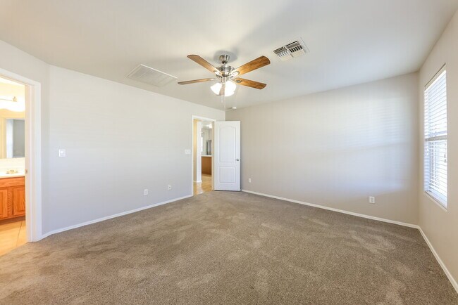 Building Photo - 17746 W Red Bird Rd