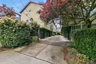 Building Photo - Cheery & Bright Columbia City Townhome