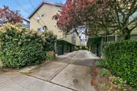 Building Photo - Cheery & Bright Columbia City Townhome