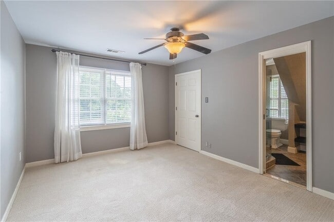 Building Photo - 530 Saddlebrook Dr