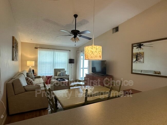 Building Photo - 7315 Parkside Villas Dr