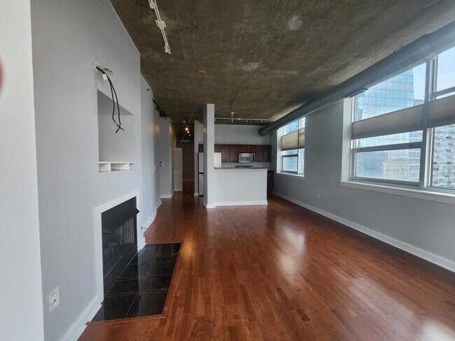 Building Photo - 1305 S Michigan Ave