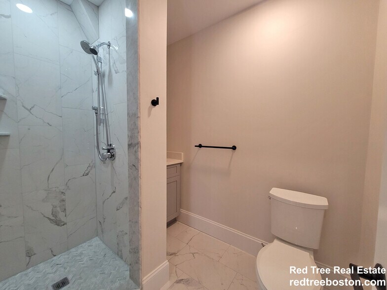 Building Photo - 81 White St