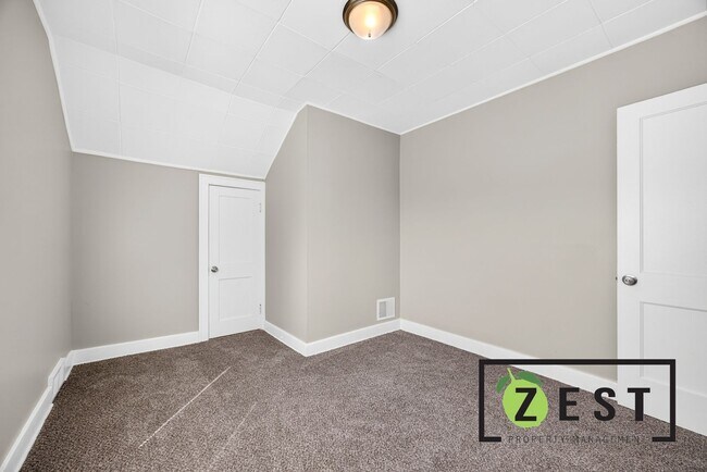 Building Photo - 15494 Bringard Dr