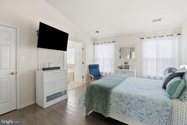 Building Photo - 18525 Sierra Springs Square