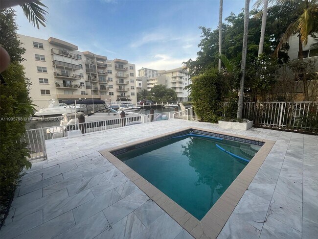 Building Photo - 3915 NE 168th St