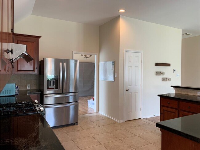 Building Photo - 3023 Aspen Ln
