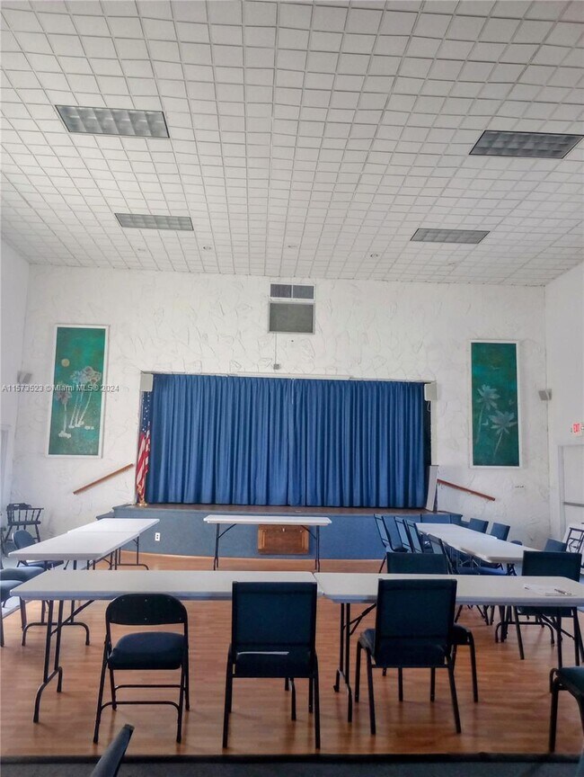 Building Photo - 2309 Park Ln