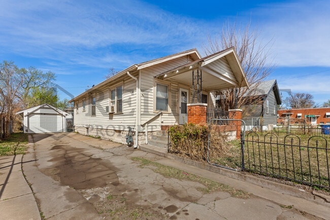 Building Photo - 1011 S Marys Dr